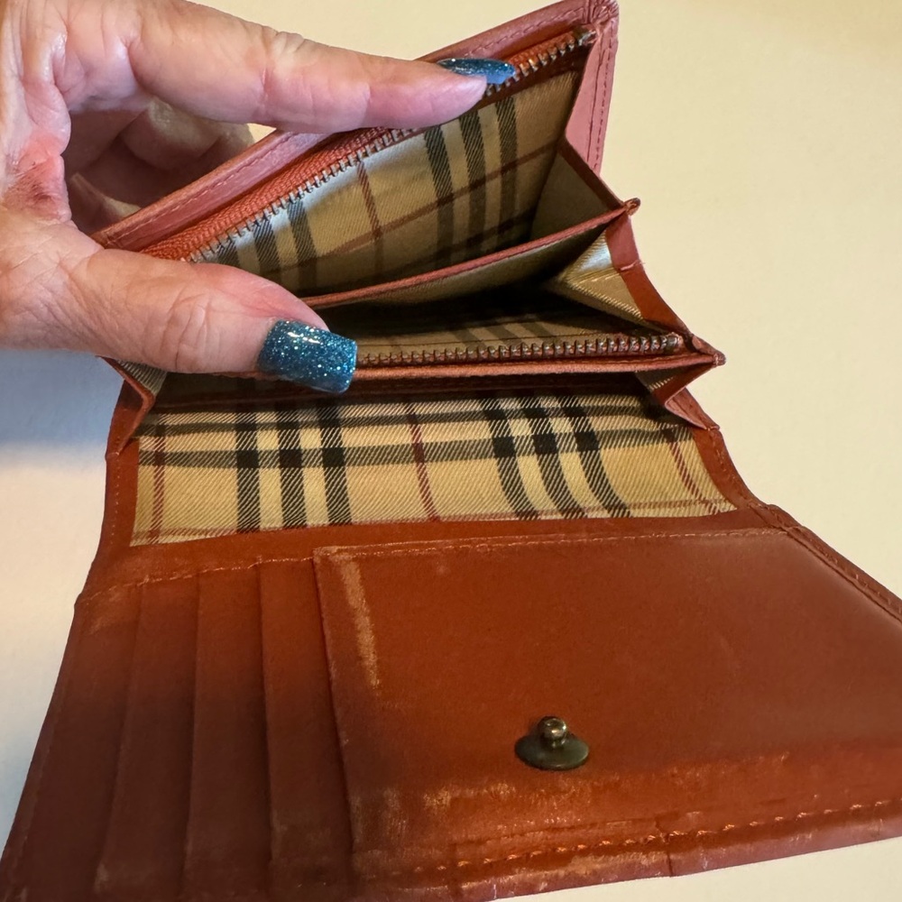 Burberry Bifold unisex Wallet. Leather exterior with novacheck interior.… - Picture 5 of 5